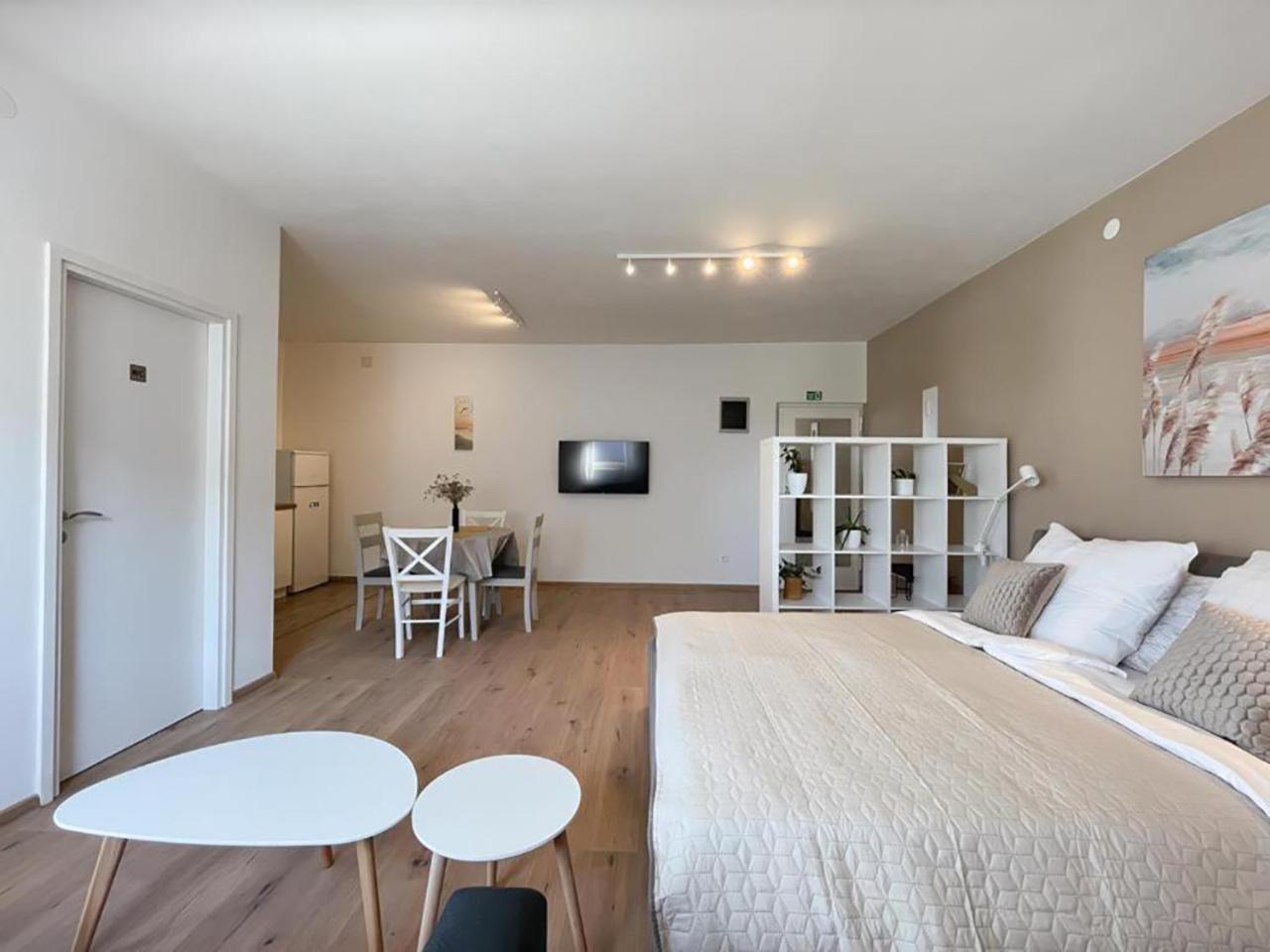 Caramel Comforts In Stinjan Only 800 M From The Beach, Free Parking Apartma